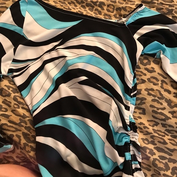 Off Shoulder  small aqua & black retro print , slit bell sleeve shirred sides … - Picture 7 of 7
